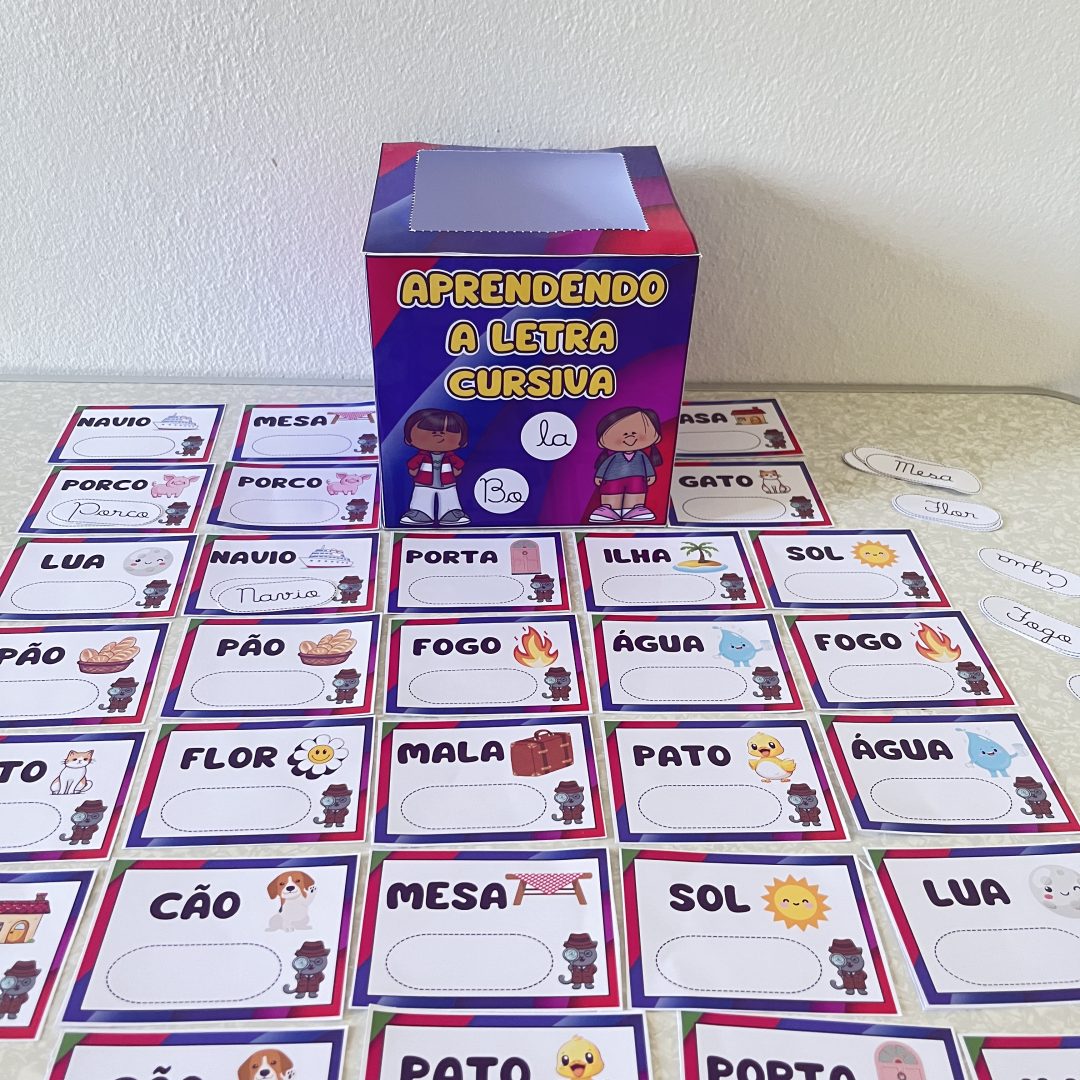 Caixa aprendendo letra cursiva