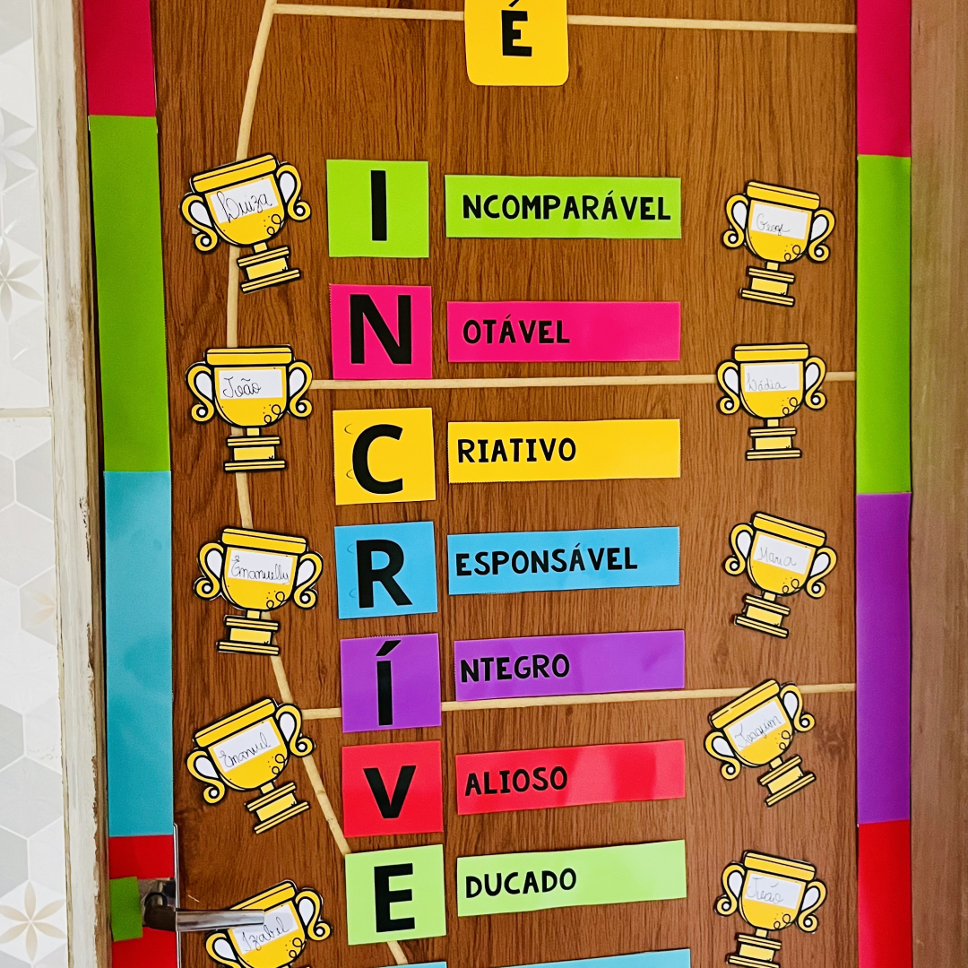 Painel de Porta Acrobática “Aqui Você é Incrível - Volta às Aulas”