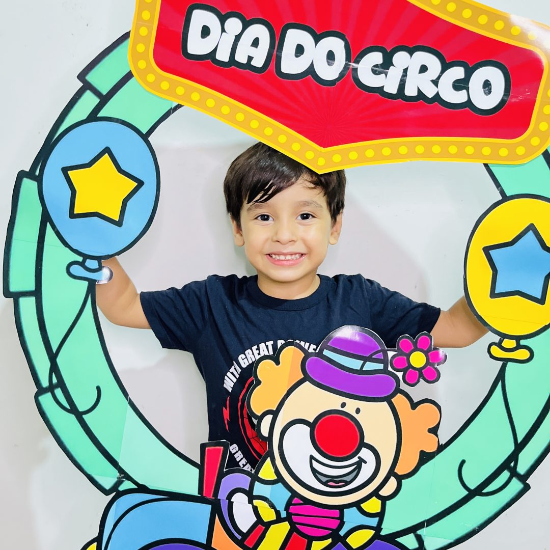 Bambolê para Fotos – Dia do Circo 🎪✨